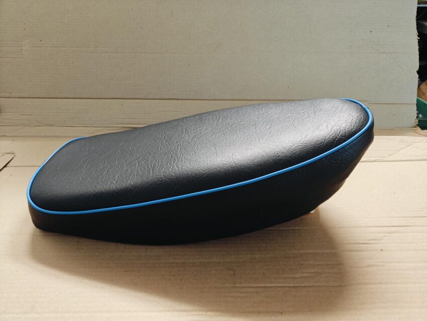 DUAL SEAT - BLACK w/ BLUE PIPING - RK LEIGHTON - 1955 AJS18CS*