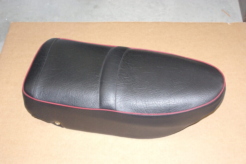 SEAT - BLACK w/RED PIPING - LEIGHTON