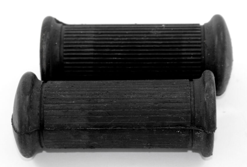 RUBBERS 3/8" ID - RIDER FOOTREST RUBBERS - COMMANDO (PR)
