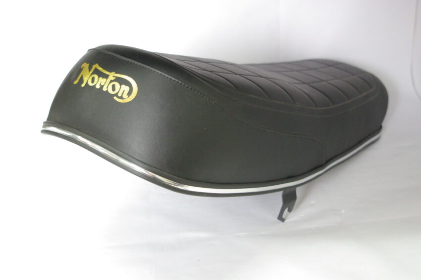 SEAT-SQUARE TOP GOLD LOGO CHROME-LIKE STRIP -74 NOR 850 COMM ROADSTER MK2