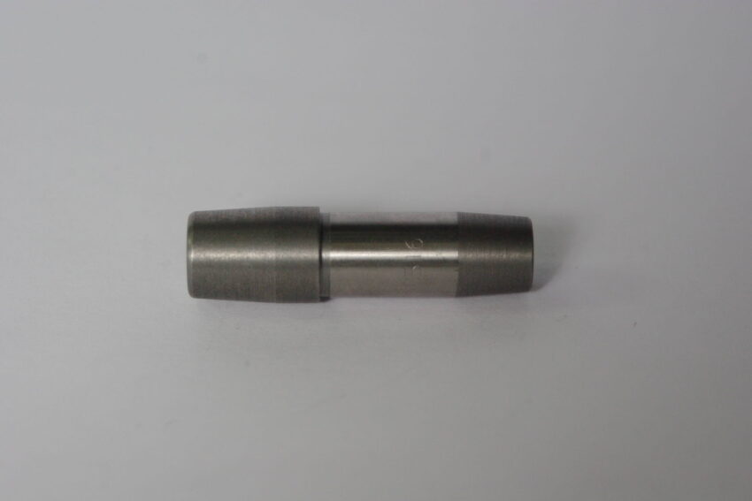 VALVE GUIDE - BOTH IN/EX - CAST IRON - NOS - 1962-70 BSA A50 1962-66 A65
