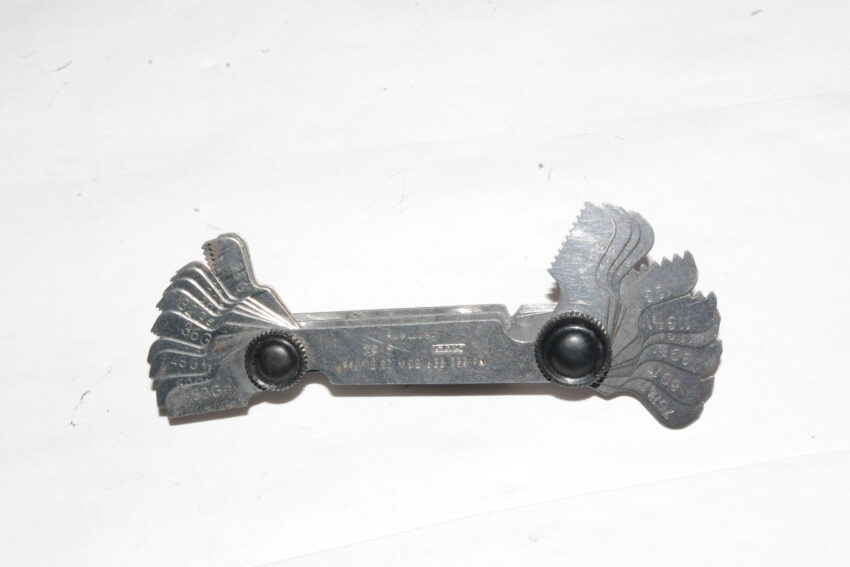 TOOL--THREAD GAUGE - SCREW PITCH w/52 LEAVES - METRIC & IMPERIAL